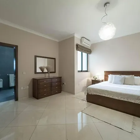 Valletta Views - 3 Bedrooms スリーマ