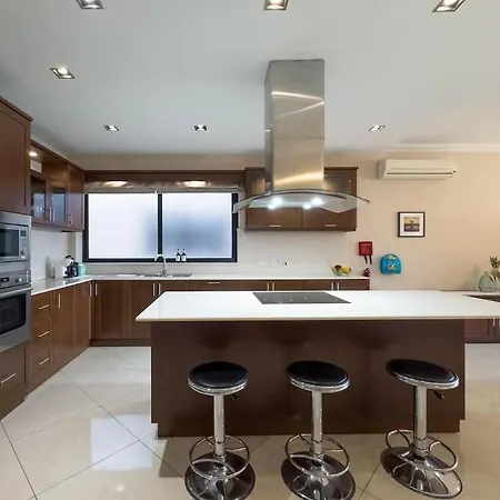 Valletta Views - 3 Bedrooms *