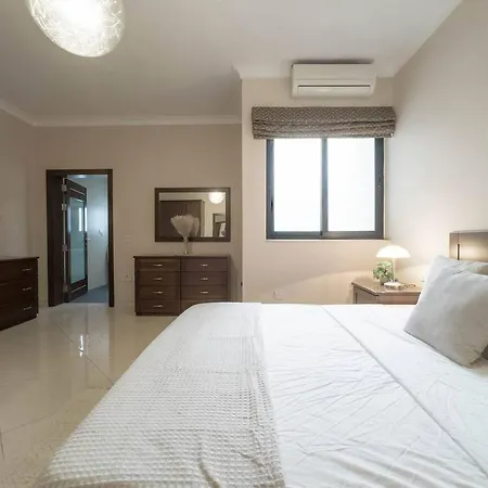 Διαμέρισμα Valletta Views - 3 Bedrooms *